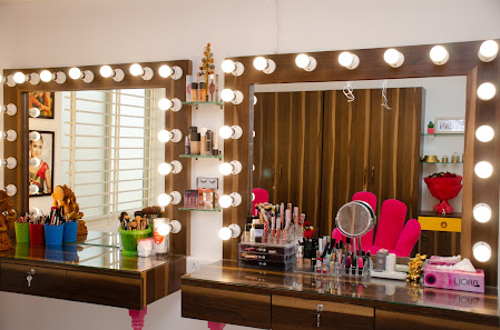 The Glamourra – Unisex Salon I Makeup Studio I Nail Bar IAcademy